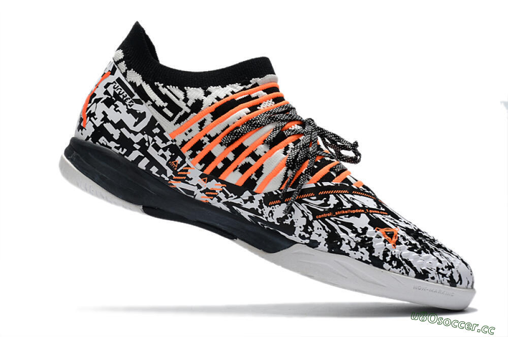 Men's Puma Future Z 1.3 Teazer IC Indoor & Futsal Low-Tops Football Shoes - White/Black/Orange 4