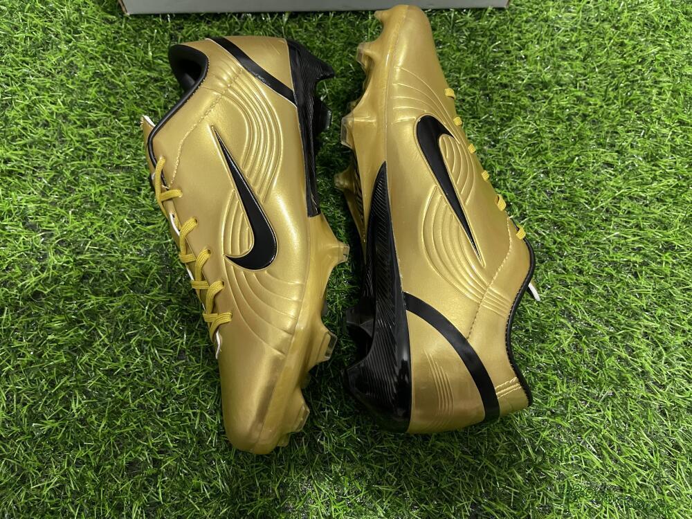 Men's Ronaldo x Nike R9 Mercurial Vapor 3 FG Firm Ground Low-Tops Football Boots - Gold/Black 2