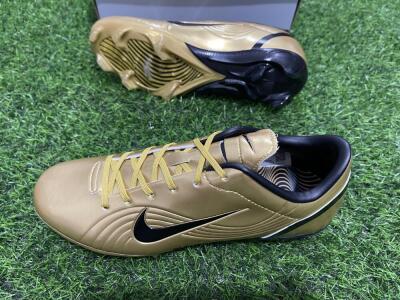 Men's Ronaldo x Nike R9 Mercurial Vapor 3 FG Firm Ground Low-Tops Football Boots - Gold/Black