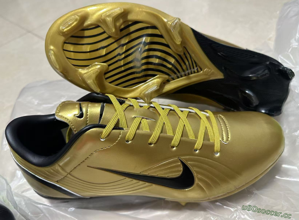 Men's Ronaldo x Nike R9 Mercurial Vapor 3 FG Firm Ground Low-Tops Football Boots - Gold/Black