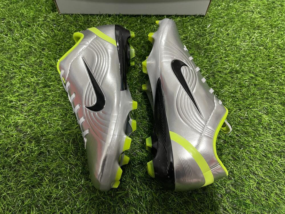 Men's Ronaldo X Nike R9 Mercurial Vapor 3 FG Firm Ground Low-Tops Football Boots - Silver/Black/Yellow 1