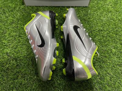 Men's Ronaldo X Nike R9 Mercurial Vapor 3 FG Firm Ground Low-Tops Football Boots - Silver/Black/Yellow