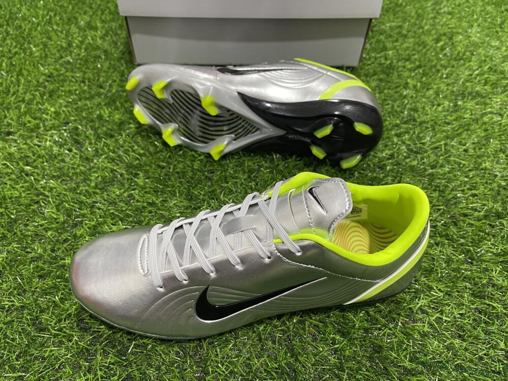 Men's Ronaldo X Nike R9 Mercurial Vapor 3 FG Firm Ground Low-Tops Football Boots - Silver/Black/Yellow 3