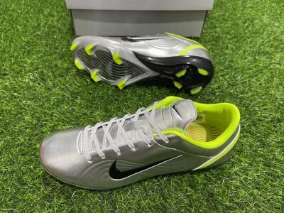 Men's Ronaldo X Nike R9 Mercurial Vapor 3 FG Firm Ground Low-Tops Football Boots - Silver/Black/Yellow