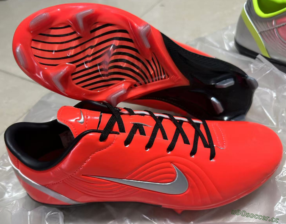Men's Ronaldo x Nike R9 Mercurial Vapor 3 FG Firm Ground Low-Tops Football Boots - Red/Silver/Black