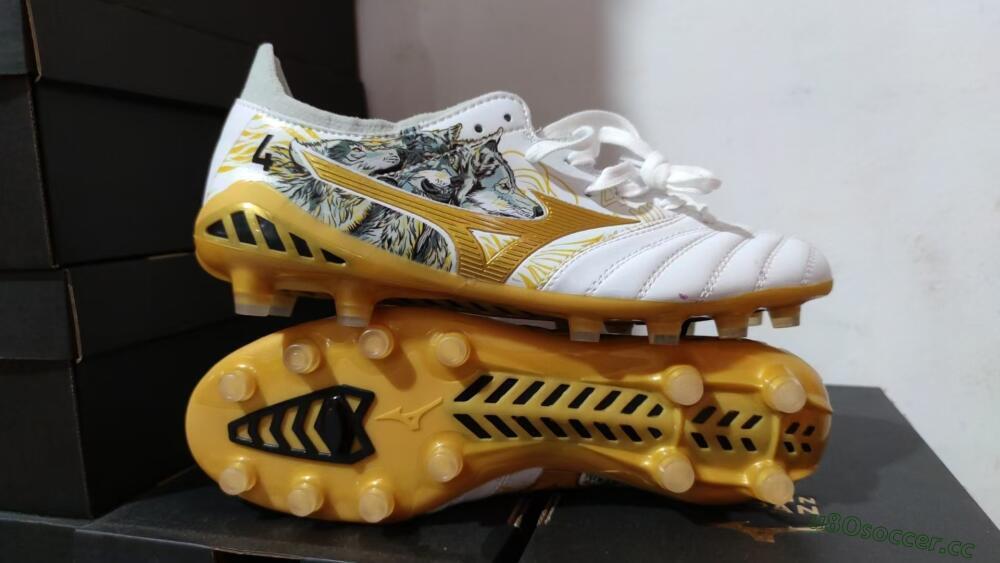Men's Mizuno Morelia Neo 3 FG Firm Ground Low-Tops Football Boots - White/Black/Gold