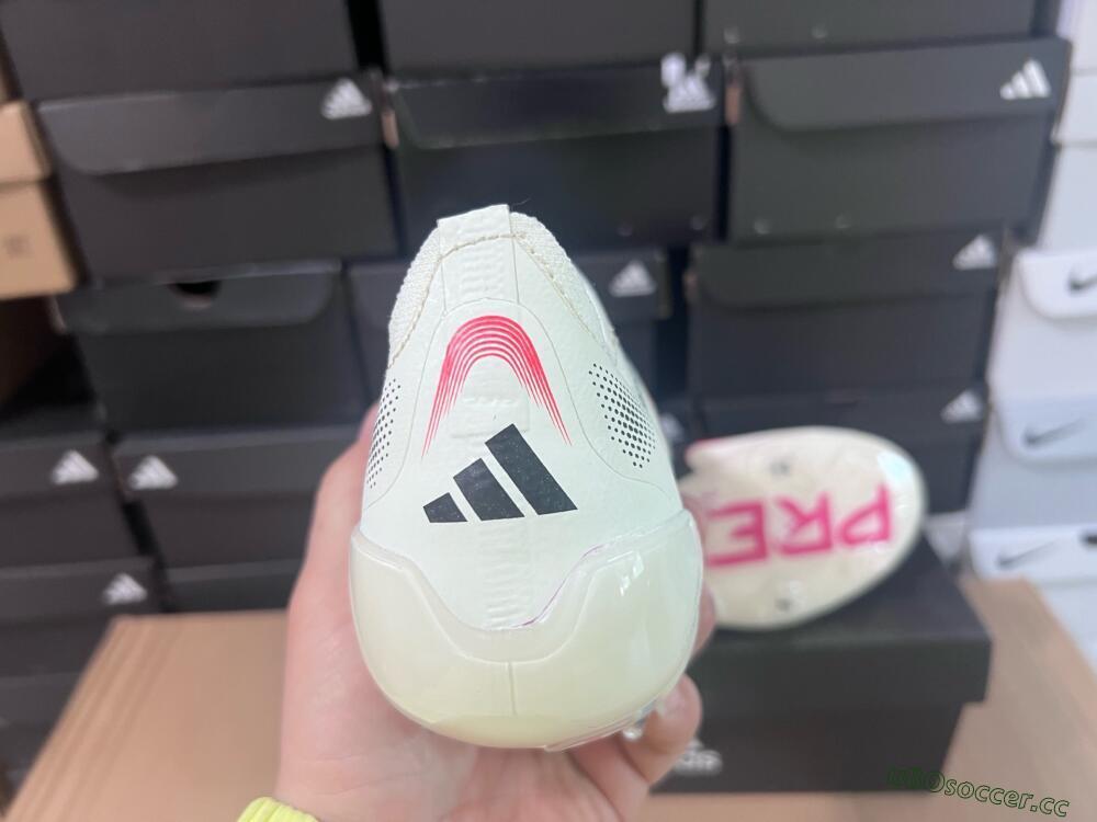 Unisex Adidas Predator Elite Laceless FG Firm Ground Low-Tops Football Boots - Beige/Red/Black