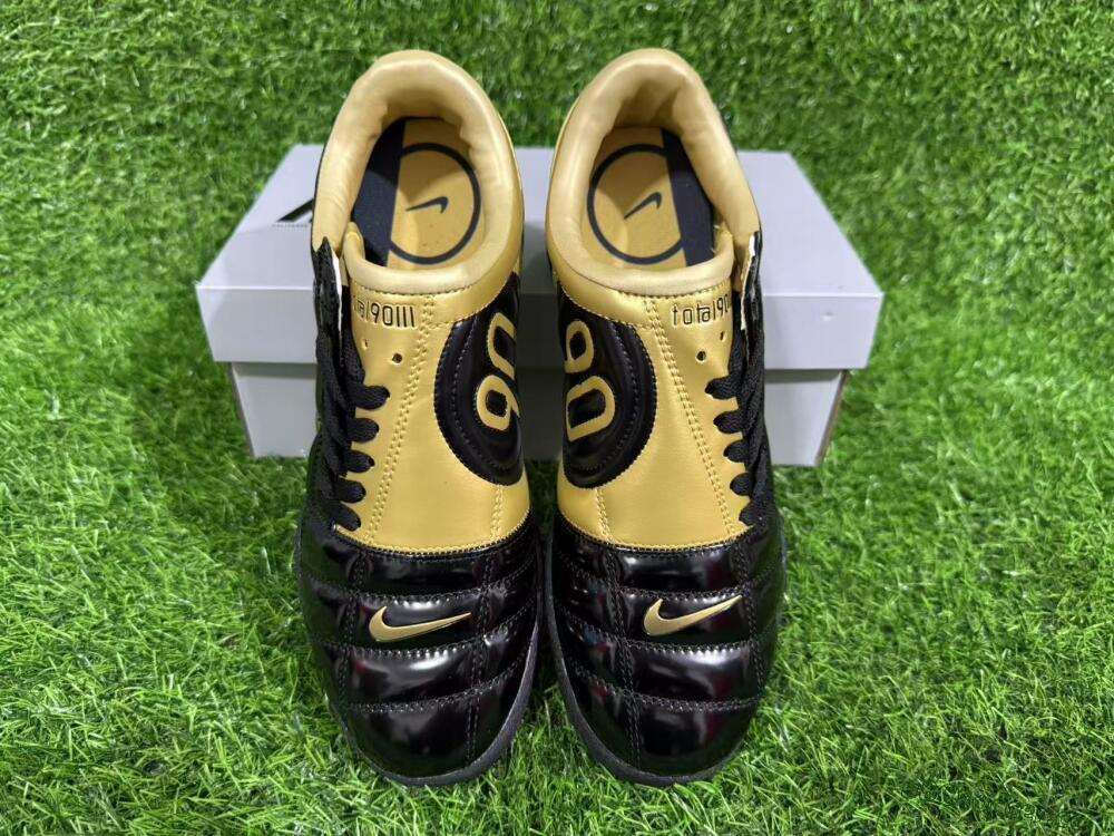 Men's Nike Total 90 III IC Indoor & Futsal Low-Tops Football Shoes - Black/Gold