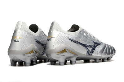 Men's Mizuno Morelia Neo 4 Bate FG Firm Ground Low-Tops Football Boots - Silver/Black