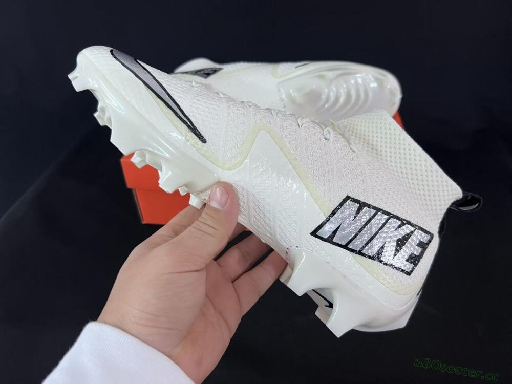 Men's Nike Magista Obra FG Firm Ground High-Tops Football Boots - Ivory/Ivory/Black