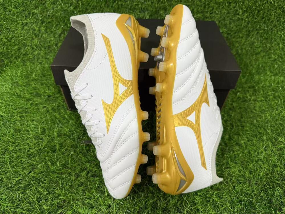 Unisex Mizuno Morelia Neo 3 FG Firm Ground Low-Tops Football Boots - White/Gold/Gray