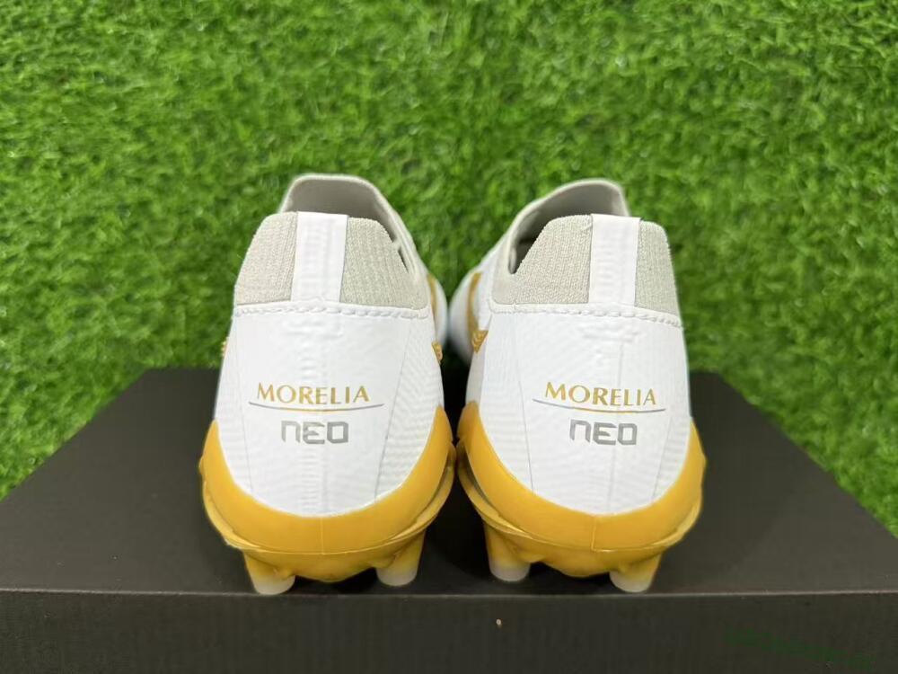 Unisex Mizuno Morelia Neo 3 FG Firm Ground Low-Tops Football Boots - White/Gold/Gray