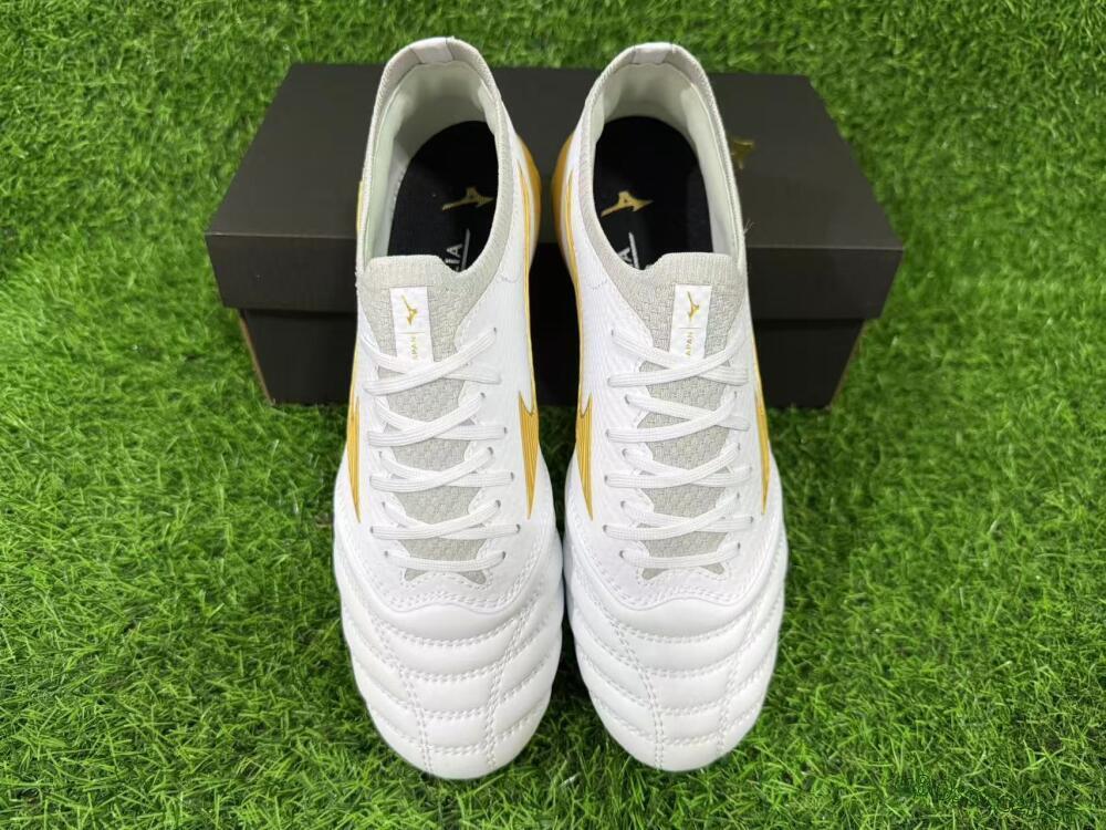 Unisex Mizuno Morelia Neo 3 FG Firm Ground Low-Tops Football Boots - White/Gold/Gray