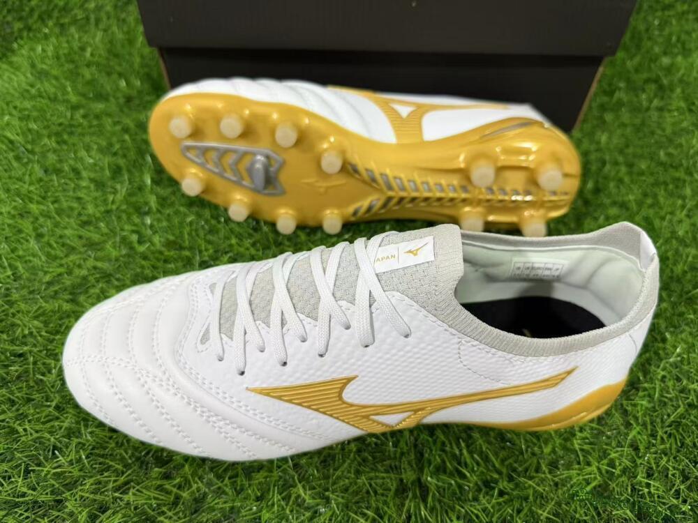 Unisex Mizuno Morelia Neo 3 FG Firm Ground Low-Tops Football Boots - White/Gold/Gray