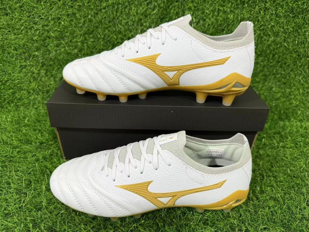 Unisex Mizuno Morelia Neo 3 FG Firm Ground Low-Tops Football Boots - White/Gold/Gray