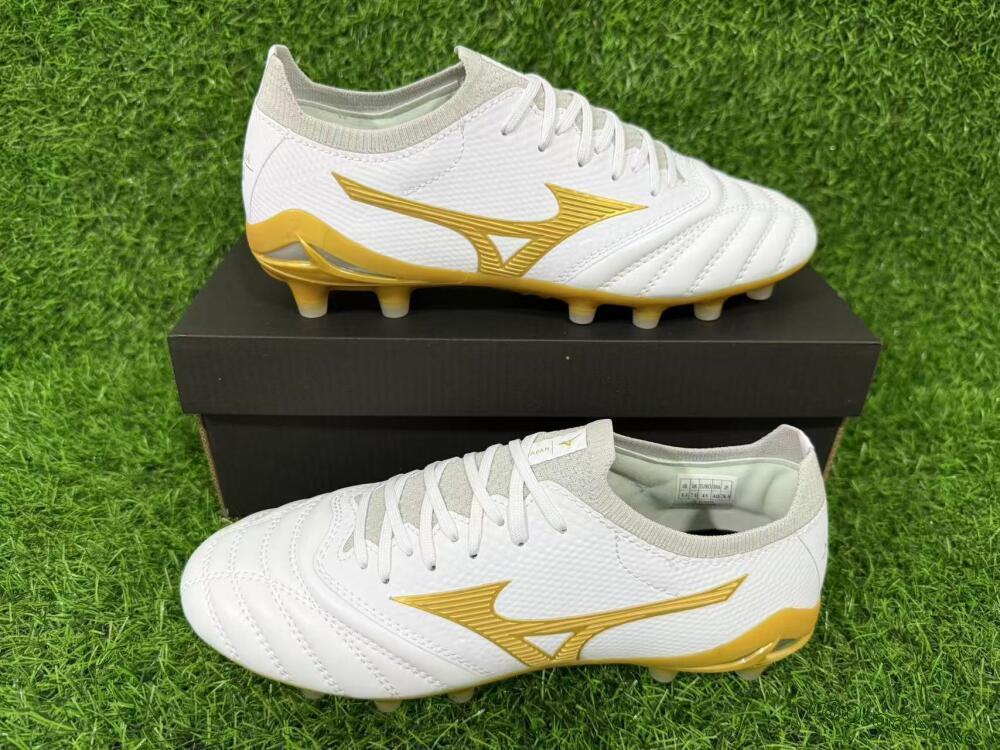 Unisex Mizuno Morelia Neo 3 FG Firm Ground Low-Tops Football Boots - White/Gold/Gray
