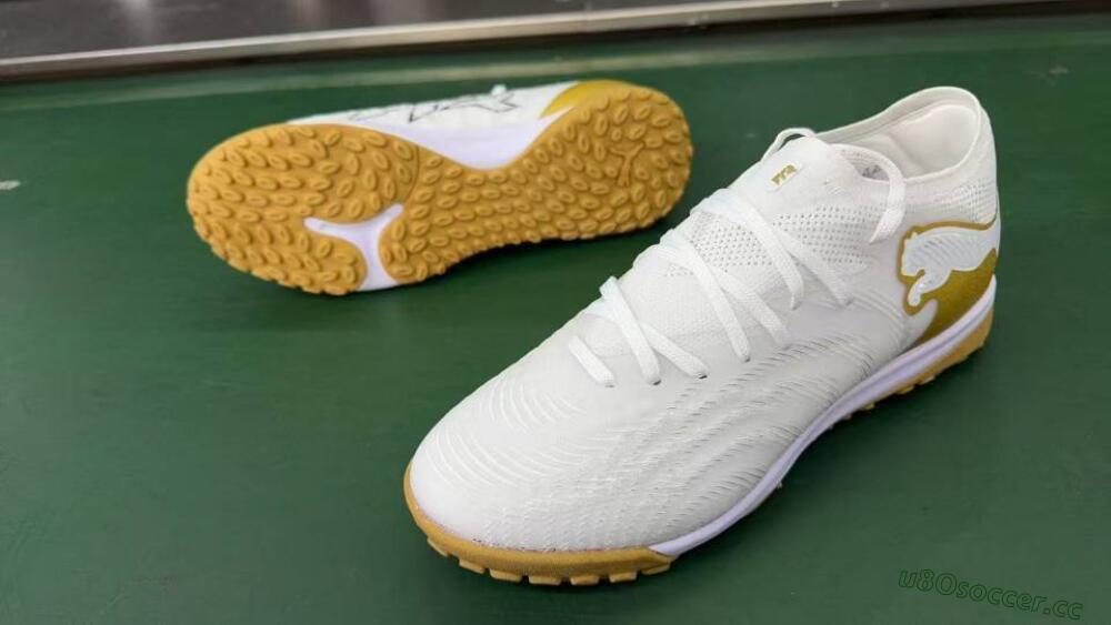 Men's Puma Future 8 Ultimate TF Artificial Turf Low-Tops Football Shoes - White/Gold/Special White