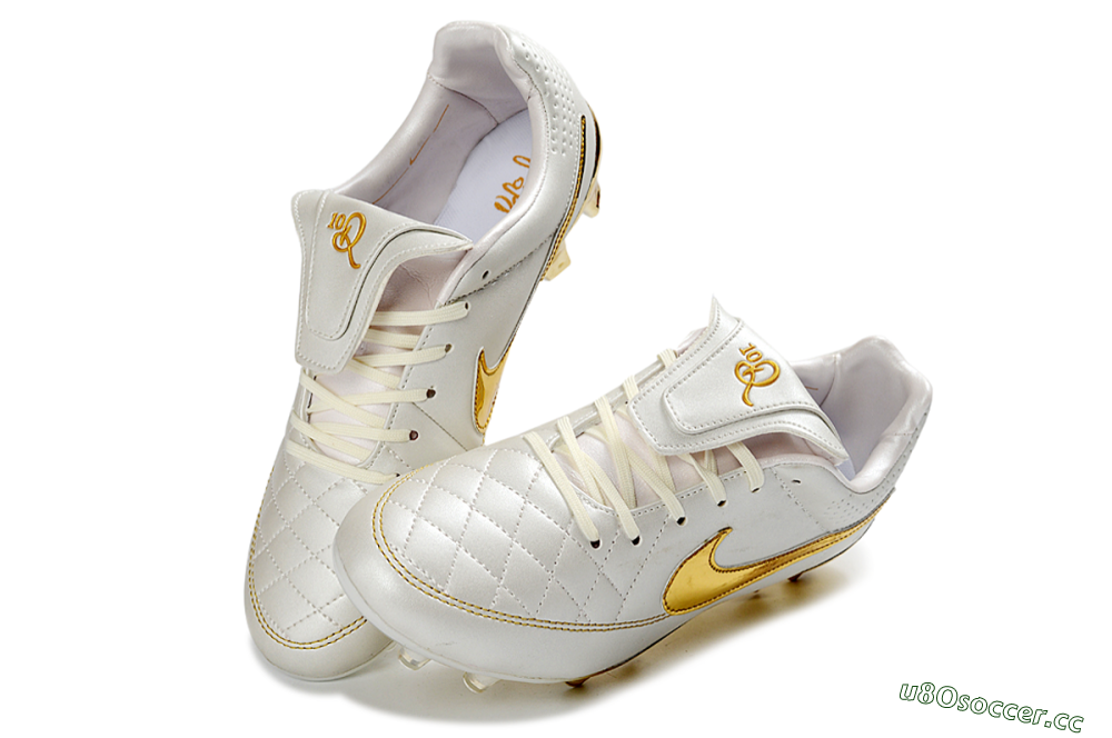 Men's Nike Tiempo Legend SE FG Firm Ground Low-Tops Football Boots - White/Gold Metallic/White Pearl 3