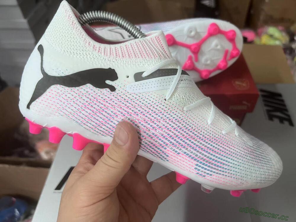 Men's Puma Future Ultimate MG Multi Ground Low-Tops Football Boots - White/Blue/Pink