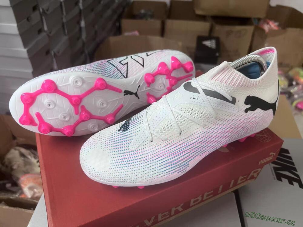 Men's Puma Future Ultimate MG Multi Ground Low-Tops Football Boots - White/Blue/Pink