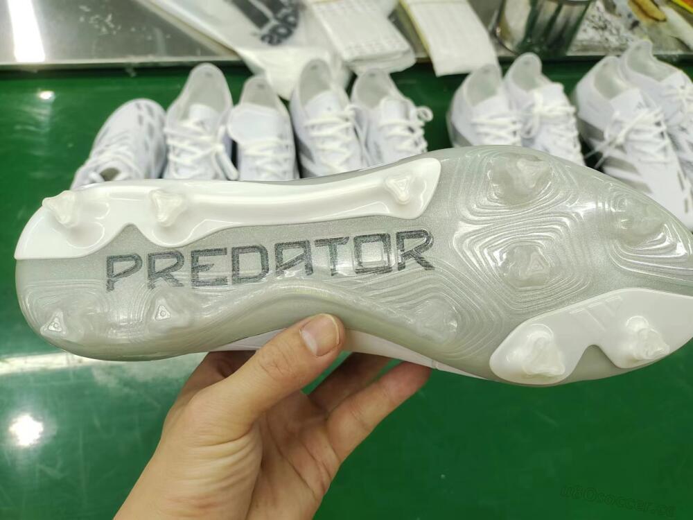 Men's Adidas Predator Accuracy.1 FG Firm Ground Low-Tops Football Boots - White/Silver/Grey