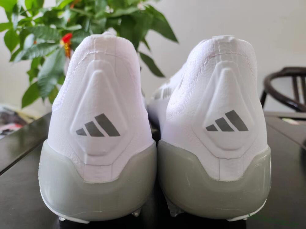 Men's Adidas Predator Accuracy+ FG Firm Ground Low-Tops Football Boots - White/Grey/Silver