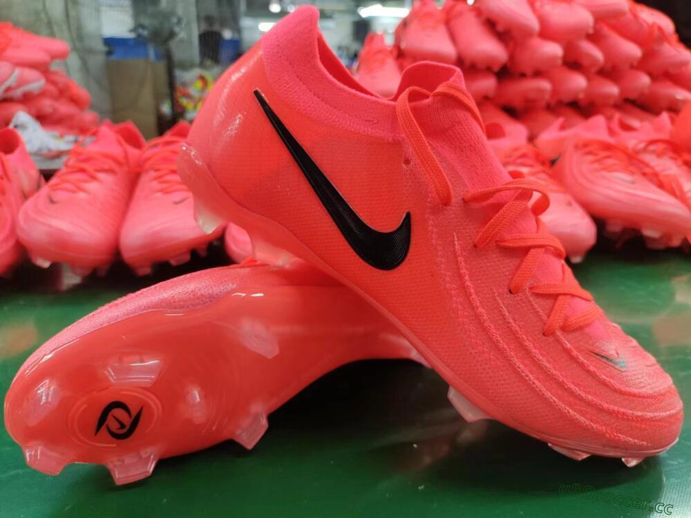 Unisex Nike Phantom Luna 2 Elite LV8 FG Firm Ground Low-Tops Football Boots - Red/Black/Pink