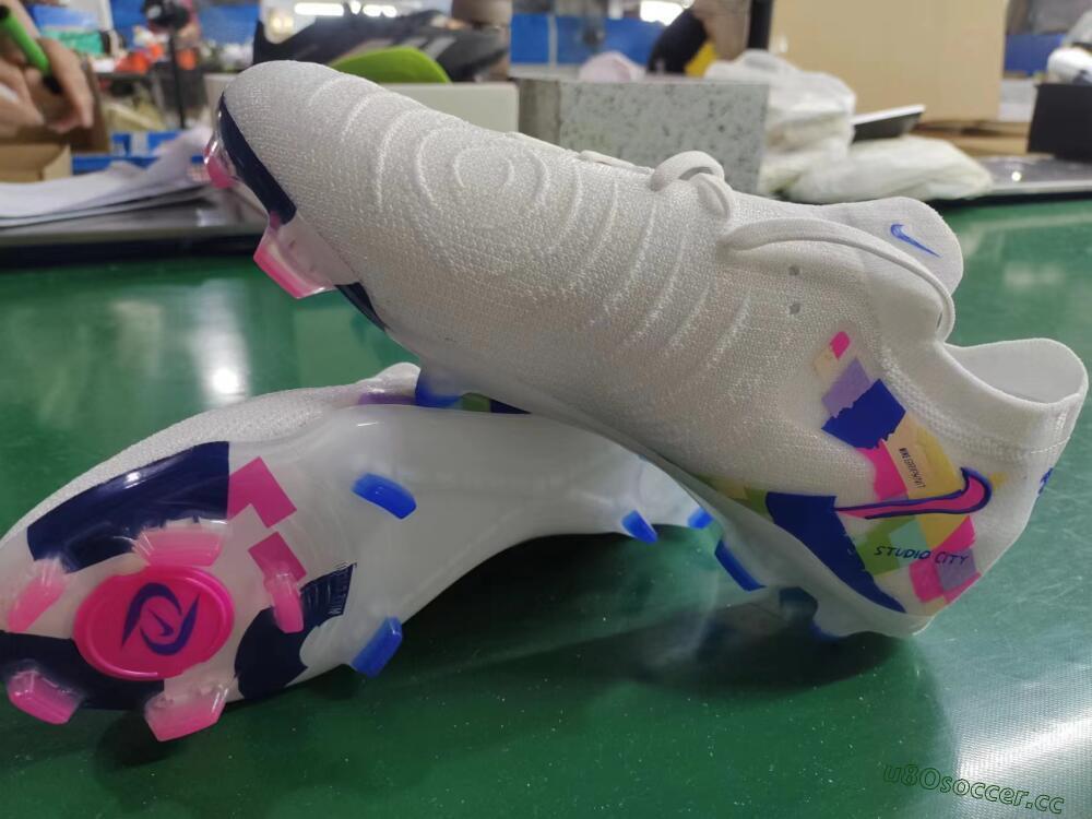 Men's Nike Phantom Luna Elite NU FG Firm Ground Low-Tops Football Boots - Beige/Blue/Yellow/Pink