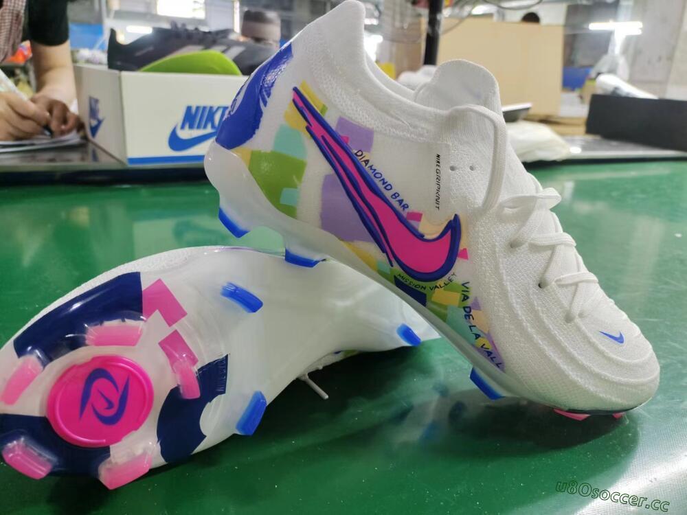 Men's Nike Phantom Luna Elite NU FG Firm Ground Low-Tops Football Boots - Beige/Blue/Yellow/Pink