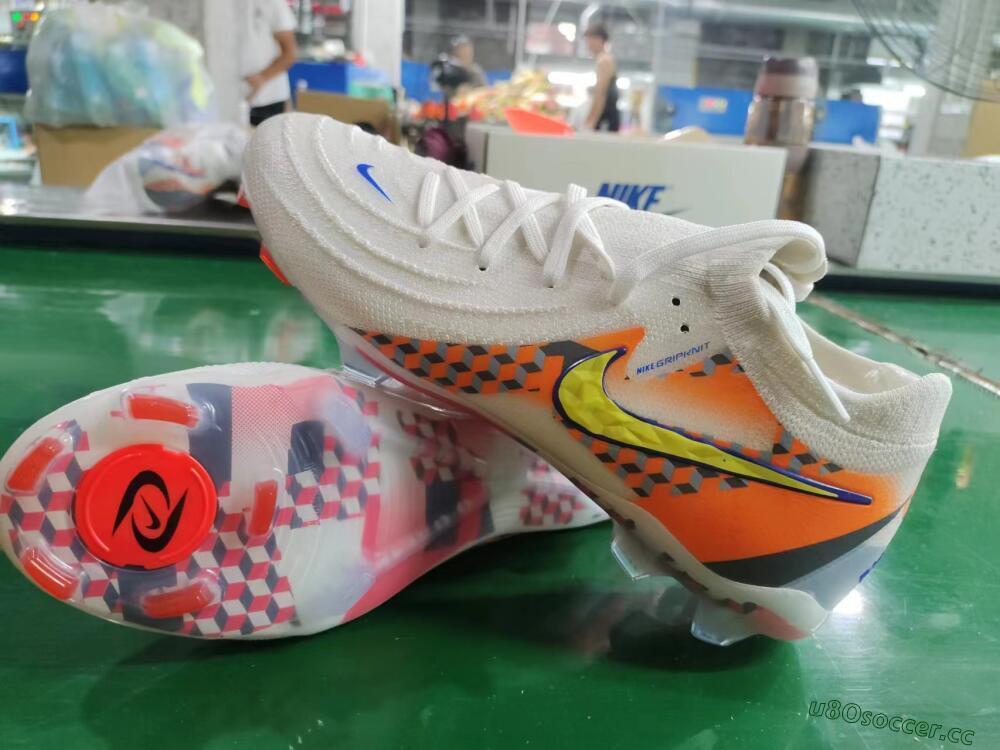Men's Nike Phantom Luna 2 Elite Olympics 2024 FG Firm Ground Low-Tops Football Boots - White/Multicolor