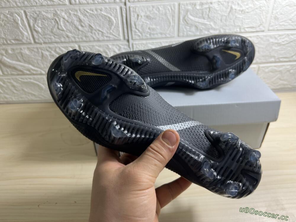 Men's Nike Phantom GT 2 FG Firm Ground Low-Tops Football Boots - Black/Silver/Gold