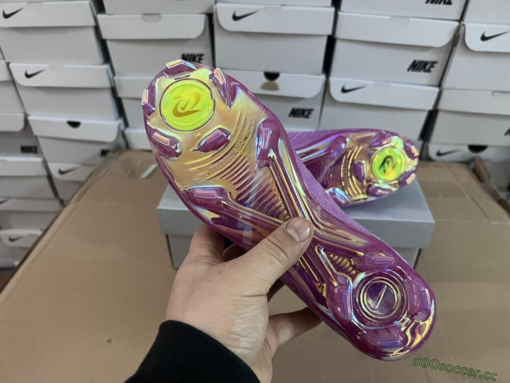 Men's Nike Phantom Luna Elite SE NU FG Firm Ground High-Tops Football Boots - Fuchsia Dream/Barely Grape