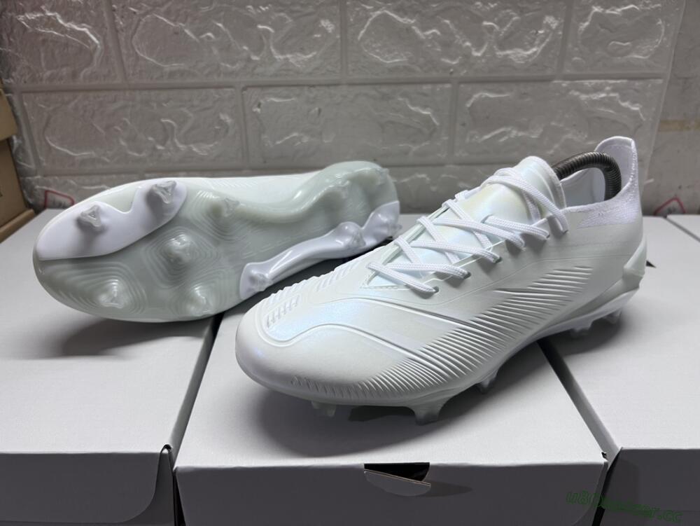 Men's Adidas Predator Accuracy.1 FG Firm Ground Low-Tops Football Boots - White/Beige