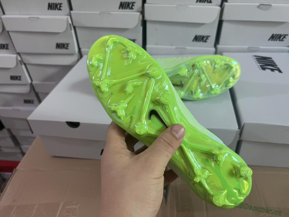 Unisex Nike Phantom GX Elite FG Firm Ground Low-Tops Football Boots - Green/Black/Gold