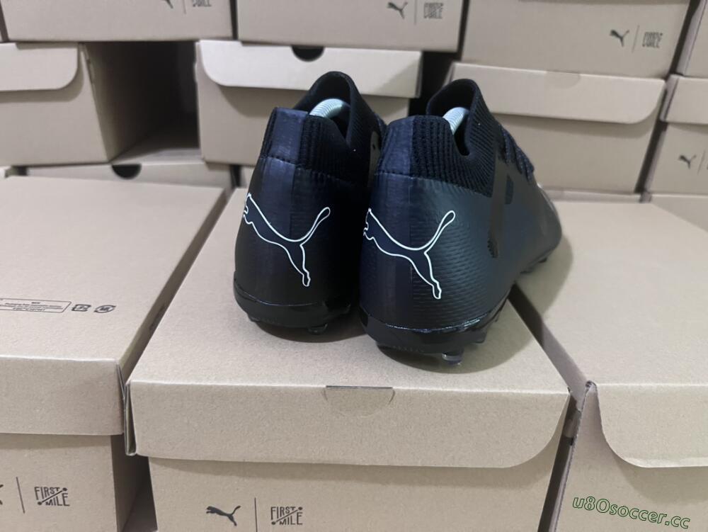 Men's Puma Future Ultimate AG Artificial Grass Low-Tops Football Boots - Black/White