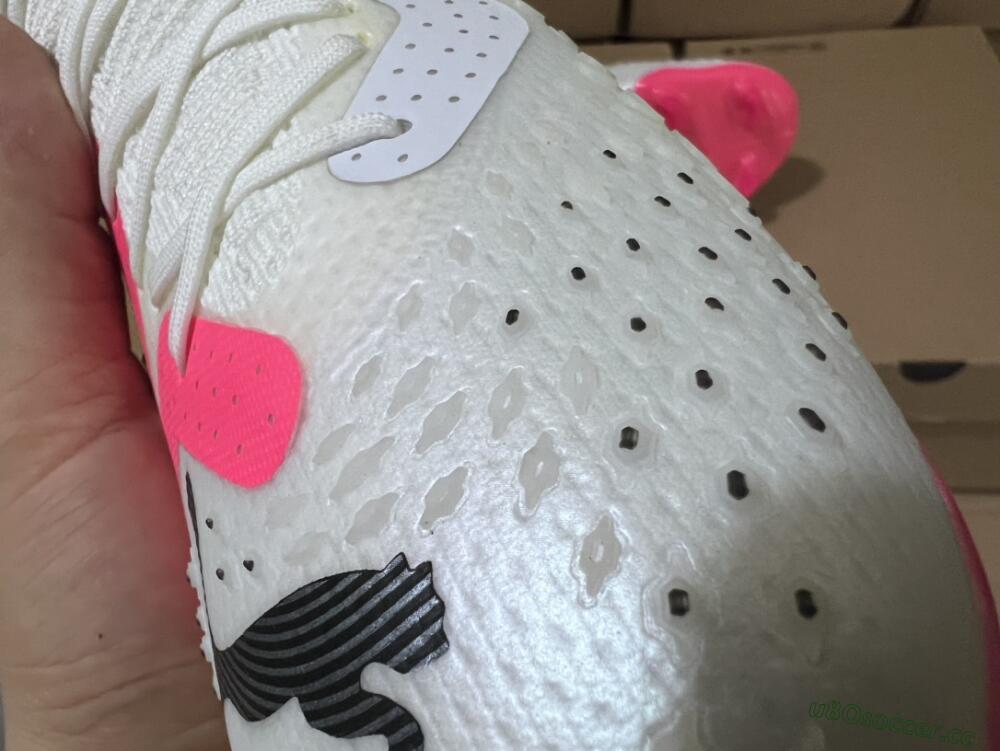 Men's Puma Future Ultimate FG Firm Ground Low-Tops Football Boots - White/Pink/Black