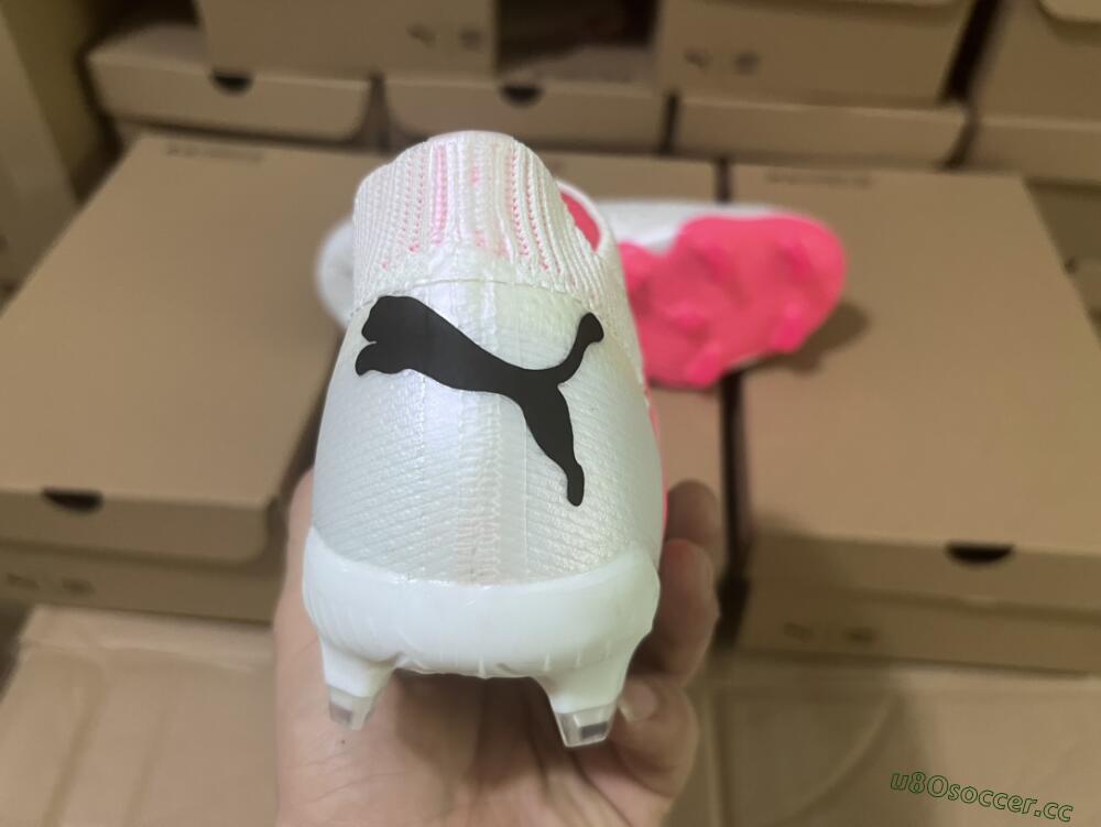 Men's Puma Future Ultimate FG Firm Ground Low-Tops Football Boots - White/Pink/Black