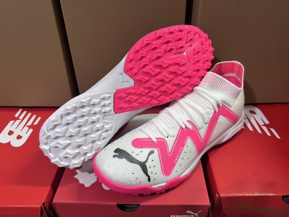 Men's Puma Future Ultimate TF Artificial Turf Low-Tops Football Shoes - White/Red/Black