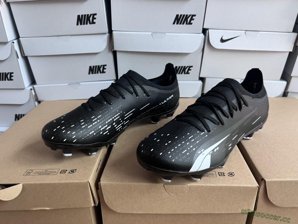 Men's Puma Ultra Ultimate FG Firm Ground Low-Tops Football Boots - Black/Whtie
