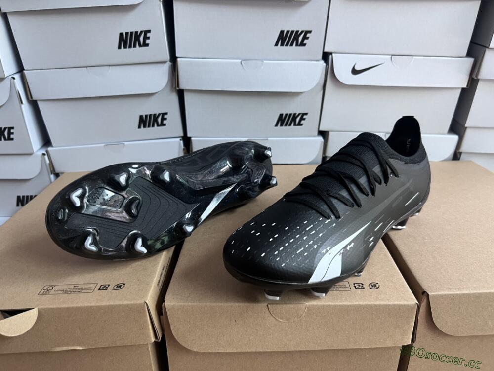Men's Puma Ultra Ultimate FG Firm Ground Low-Tops Football Boots - Black/Whtie