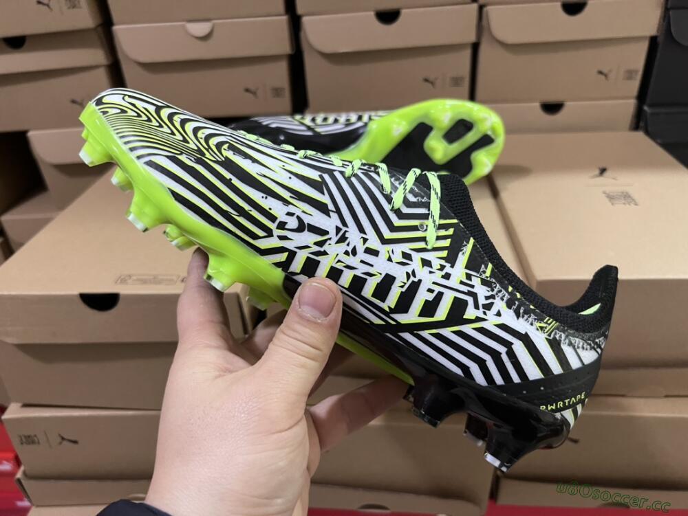 Men's Puma Ultra Ultimate FG Firm Ground Low-Tops Football Boots - White/Black/Green