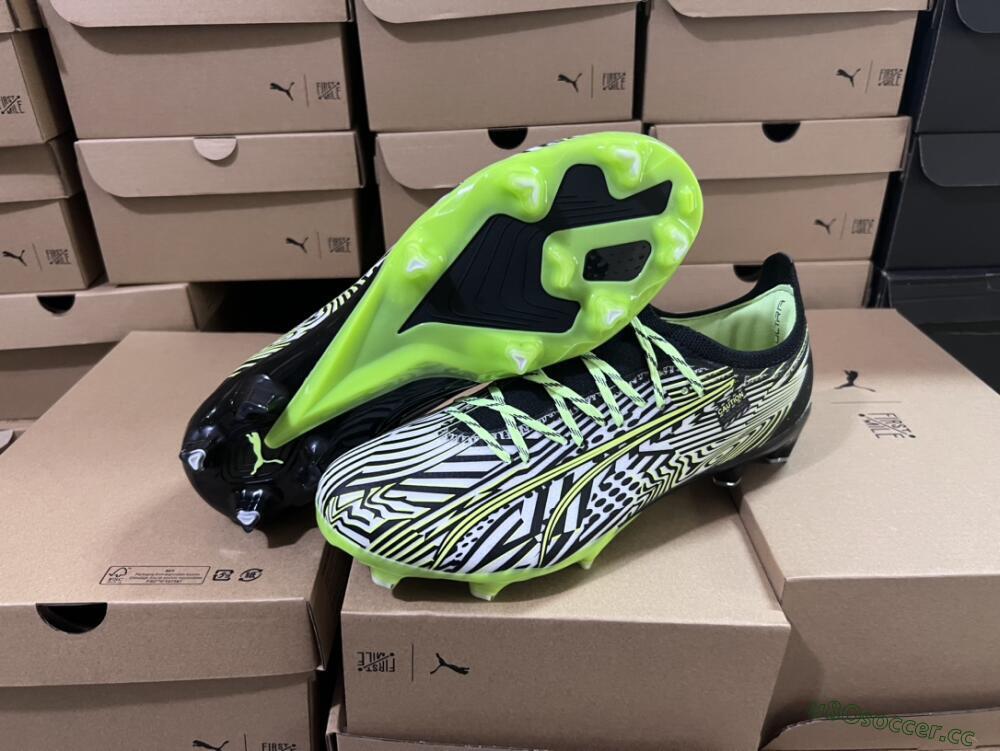Men's Puma Ultra Ultimate FG Firm Ground Low-Tops Football Boots - White/Black/Green