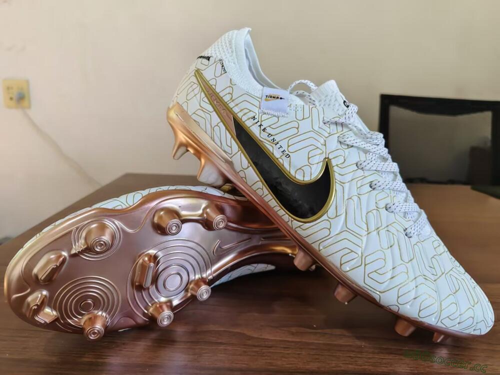Men's Nike Tiempo Legend 10 Elite FG Firm Ground Low-Tops Football Boots - White/Gold/Black