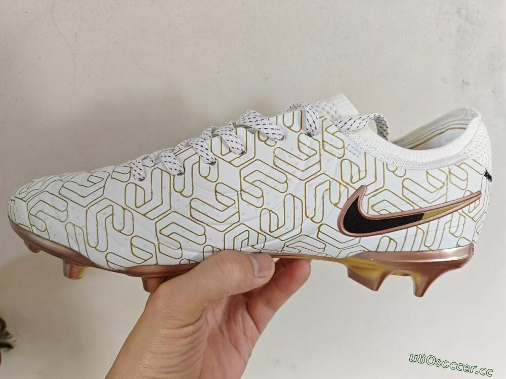 Men's Nike Tiempo Legend 10 Elite FG Firm Ground Low-Tops Football Boots - White/Gold/Black