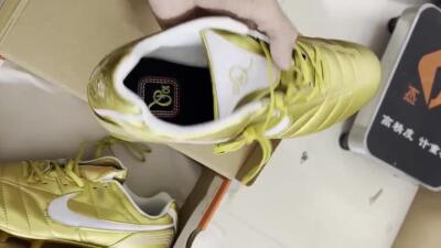 Men's Nike Tiempo Legend 7 Elite R10 FG Firm Ground Low-Tops Football Boots - Gold/White