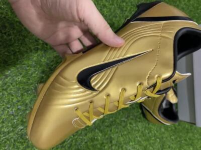Men's Ronaldo x Nike R9 Mercurial Vapor 3 FG Firm Ground Low-Tops Football Boots - Gold/Black