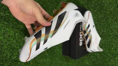 Unisex Adidas Predator 25 Elite Laceless FG Firm Ground Low-Tops Football Boots - White/Black/Gold