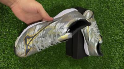 Men's Mizuno Morelia Alpha Beta TF Artificial Turf Low-Tops Football Shoes - Silver/Gold/Black