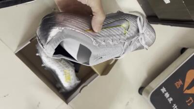 Men's Nike Air Zoom Mercurial Vapor 15 Elite SG Soft Ground Low-Tops Football Boots - Silver/Gold